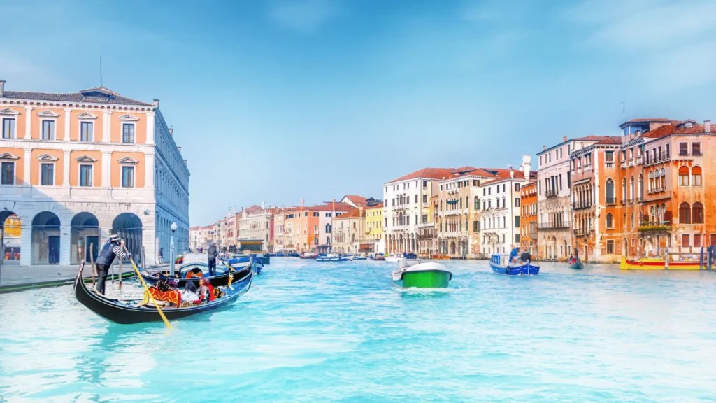 How To Travel In Venice?